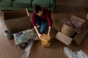 DecluttERING FOR MOVING